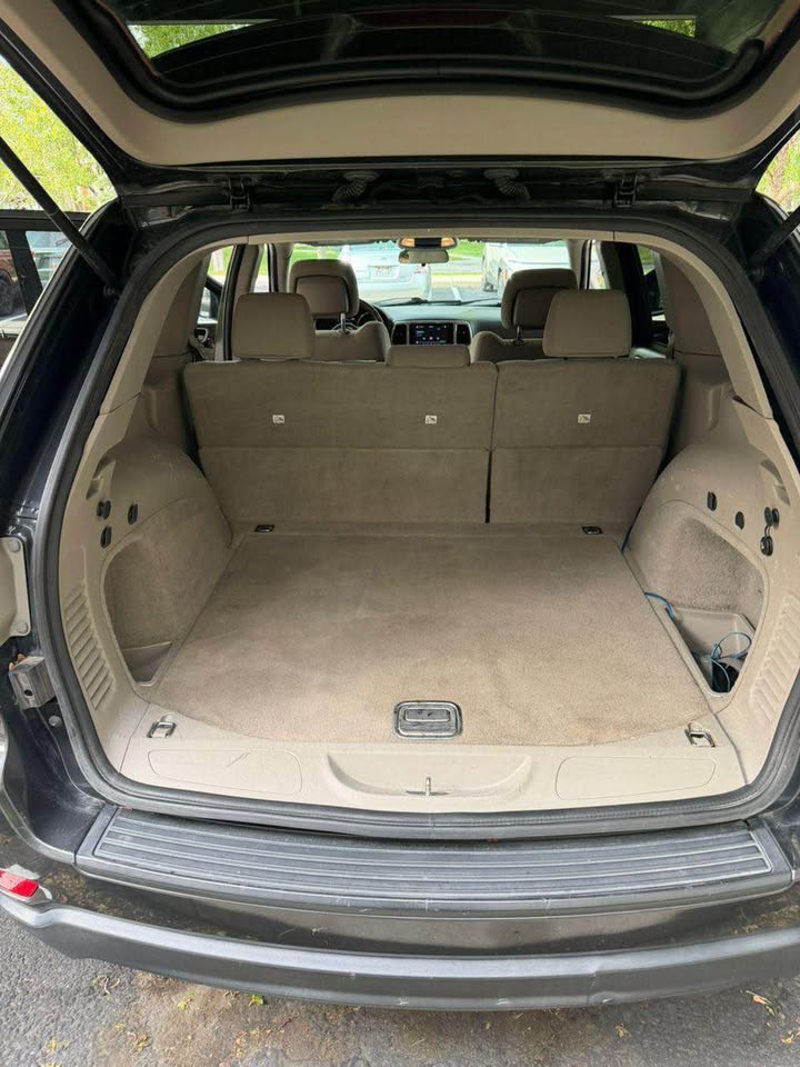 2011 Jeep Grand cherokee Laredo Sport Utility 4D — 5
